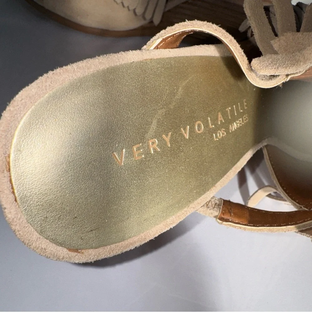Very Volatile Suede Leather Fringe Wedge Heel Sandals Western Boho Tan Womens 9‎